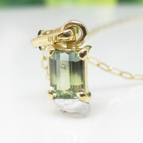 Rakuten - 【天然石】サファイア☆バイカラー☆ペンダントトップ☆18K☆18金☆動画あり