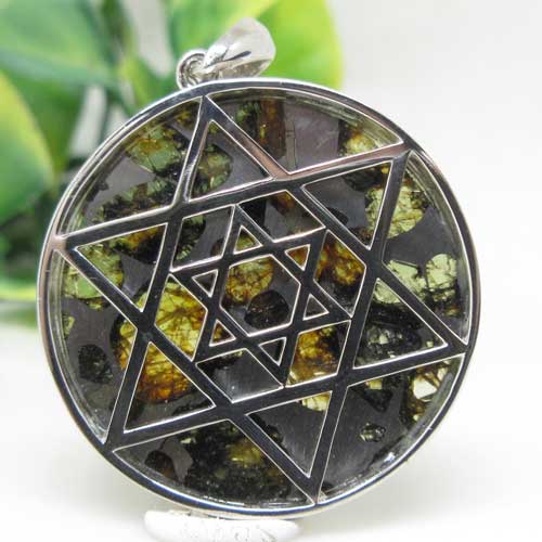 Rakuten - 【天然石】パラサイト・セリコ隕石☆27ミリ☆二重六芒星☆ペンダント☆トップ☆ケニア☆希少なパラサイト☆ハイパワー☆石鉄隕石☆現品