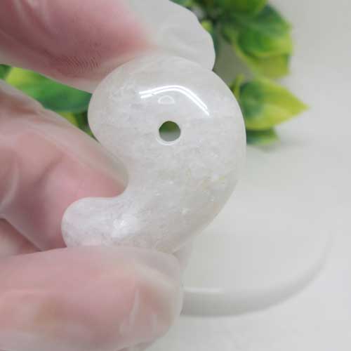 【日本銘石】静岡水晶☆日本☆勾玉☆30ミリ☆幸運☆邪気払い☆ポスト投函☆日本銘石協会