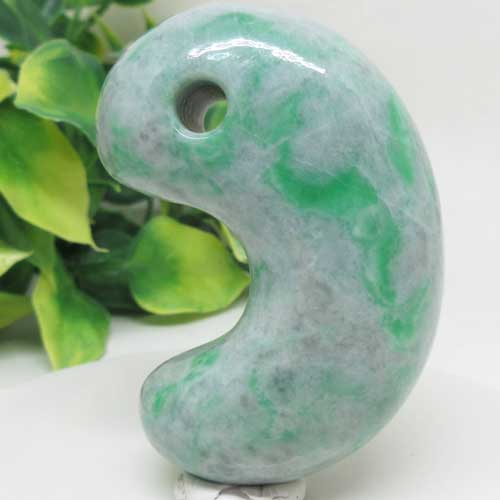 乐天商城 - 【天然石】糸魚川翡翠☆勾玉☆約61ミリ☆産地証明書☆国石☆天然記念物☆匠☆希少色☆珍しい☆動画あり