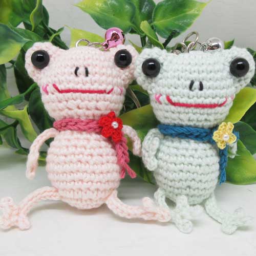 【しっぽっぽシリーズ】けろのん☆手編み☆あみぐるみ☆キーホルダー☆鈴付き☆オリジナル☆あみぐるみすと☆ミュミュ☆定形外郵便