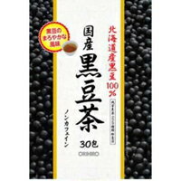 商品説明●北海道産黒豆100％使用黒豆は健康食材としても古くから食されている素材で、種皮にはアントシアニジンなどのフラボノイドを豊富に含む健康素材として親しまれています。本品には北海道産の黒豆を100％使用しています。●香ばしい焙煎仕立て黒豆を丁寧に焙煎して香ばしく仕上げました。本来の黒豆の風味もあり、美味しい黒豆茶になっています。粗挽きしてからティーバッグに詰めていますので、黒豆の風味豊かなお茶としてお召し上がりいただけます。●使いやすいティーバッグですので毎日美味しくお召し上がりいただけます。●しっかり30包入ですので、ご家族皆様の美容と健康管理にお役立てください。【召し上がり方】・煮出してご利用の場合よく沸騰している約500mLのお湯にティーバッグを1つ入れ、5分間を目安に弱火で煮出してください。ほどよい色と香りが出ましたら火を止め、ポットで保温するか冷蔵庫で冷やしてお召し上がりください。煮出す時間はお茶の色や香りでお好みによって調節してください。(ふきこぼれる事がありますのでその場を離れないでください)・急須をご使用の場合温めた急須に本品1包を入れ熱湯を注ぎ、5分ほどじっくりと蒸らしてお好みの濃さでお召し上がりください。【原材料】黒豆(大豆)【注意事項】・開封後は外装の封をしっかり閉めるか密閉できる容器に移して、湿気に注意して保存し、早めにお召し上がりください。・煮出したお茶は1日以内にお召し上がりください。・開封時に中にあるティーバッグを切らないようご注意ください。・一度使用したティーバッグの再利用はご遠慮ください。・抽出後、ティーバッグをそのまま入れておきますと苦みが出てくることがありますので、必ず取り出してポットなどに移してください。・本品は植物を原料として使用しておりますので、商品によっては風味や色に差が生じる場合がありますが、品質には問題ありません。・抽出液の表面に油状のものが浮くことがありますが、黒豆に含まれている脂質が遊離したものです。また、沈殿物が見えることがありますが、品質には問題ありません。・挽き割った黒豆を使用しているため、抽出液ににごりが生じます。・本品は熱湯を使いますのでやけどに気を付けてください。・まれに体質に合わないこともありますので、体調の優れない場合は一時利用を中止してください。広告文責株式会社クスリのナカヤマTEL: 03-5497-1571備考■パッケージデザイン等は、予告なく変更されることがあります。■物流センターの在庫は常に変動しております。そのため、ページ更新とご注文のタイミングによって、欠品やメーカー販売終了のため商品が手配できない事態が発生致します。その場合、誠に申し訳ありませんが、メールにて欠品情報をご案内の上、キャンセル対応させていただく場合がございます。■特に到着日のご指定が無い場合、商品は受注日より起算して1~5営業日を目安に発送いたしております。ご注文いただきました商品の、弊社在庫状況等によっては、発送まで時間がかかる場合がございますので、予めご了承ください。また、5営業日以内の発送が困難な場合には、メールにて発送遅延のご連絡と発送予定日のご案内をお送りさせていただきます。