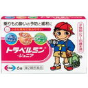 商品説明「トラベルミン ジュニア 6錠」は、乗りもの酔い症状の予防及び緩和に有効な子供用の乗りもの酔い薬です。酔う心配のある場合、乗り物に乗る30分前に服用すると、乗り物酔いの症状を予防できます。また、酔ってしまった後でも、服用によって乗りもの酔いの症状であるめまい、吐き 気、頭痛を改善し、旅行を楽しむことができます。効果・効能乗物酔いによるめまい・吐き気・頭痛の予防及び緩和用法・用量乗物酔いの予防には、乗物に乗る30分前に次の1回量を水またはお湯で服用してください。 年齢 1回量 1日服用回数 11歳以上15歳未満 2錠 4時間以上の間隔をおいて3回まで 5歳以上11歳未満 1錠 5歳未満 服用しないことなお、その後必要な場合には、1回量を4時間以上の間隔をおいて服用してください。1日の服用回数は3回までとしてください。(1)小児(5歳以上15歳未満)に服用させる場合には、保護者の指導監督のもとに服用させてください。修学旅行などに持たせる場合には、事前に用法、用量など、服用方法をよく指導してください。(2)錠剤の取り出し方：錠剤の入っているシートの凸部を指先で強くおして、裏面の膜を破り、錠剤を取り出して服用してください。(誤ってシートのまま飲み込んだりすると食道粘膜に突き刺さるなど思わぬ事故につながります。)使用上の注意してはいけないこと(守らないと現在の症状が悪化したり副作用・事故が起こりやすくなる)1.次の人は服用しないでください次の診断を受けた人緑内障、前立腺肥大 2.本剤を服用している間は、次のいずれの医薬品も服用しないでください他の乗物酔い薬、かぜ薬、解熱鎮痛薬、鎮静薬、鎮咳去痰薬、胃腸鎮痛鎮痙薬、抗ヒスタミン剤を含有する内服薬(鼻炎用内服薬、アレルギー用薬)3.服用後、乗物又は機械類の運転操作をしないでください(眠気があらわれることがあります。)4.授乳中の人は本剤を服用しないか、本剤を使用する場合は授乳をさけてください 相談すること1.次の人は服用前に医師または薬剤師に相談してください(1)医師の治療を受けている人(2)妊婦または妊娠していると思われる人(3)本人または家族がアレルギー体質の人(4)薬によりアレルギー症状を起こしたことがある人(5)次の診断を受けた人てんかん、甲状腺機能障害2.次の場合は、直ちに服用を中止し、この説明文書をもって医師または薬剤師に相談してください服用後、次の症状があらわれた場合 関係部位 症状 皮ふ 発疹・発赤、かゆみ 循環系 どうき その他 排尿困難3.次の症状があらわれることがあるので、このような症状の継続又は増強がみられた場合には、服用を中止し、医師又は薬剤師に相談してください口のかわきその他注意本剤服用中、アルコール類を飲用しますと、薬の作用が強くあらわれることがありますので注意してください保管及び取り扱い上の注意1.直射日光の当たらない湿気の少ない涼しい所に保管してください。2.小児の手の届かない所に保管してください。3.他の容器に入れ替えないでください。また、本容器内に他の薬剤等を入れないでください。(誤用の原因になったり品質が変わります。)4.使用期限をすぎた製品は使用しないでください。※乗物酔いをさけるために、下記にもご注意ください。1.乗物に乗る前夜は、十分な睡眠をとりましょう。2.当日は、「食べすぎたり」「空腹になったり」しないよう、適量の食事をとりましょう。3.乗物の中では、揺れの少ない前方の席や換気のよい窓側の席に座りましょう。4.おしゃべりをしたり景色を見て、ゆったり気分転換をしましょう。成分1回量(5歳以上11歳未満)1錠中に次の成分を含みます。 成分 含量 働きサリチル酸ジフェンヒドラミン 20mg自律神経に働き、乗物酔い症状を予防・緩和しますジプロフィリン 13mg 揺れによって起こる感覚の混乱を抑制し、乗物酔いを予防します添加物として、タルク、乳糖、酸化チタン、CMC、ステアリン酸Ca、セルロース、ヒプロメロース、マクロゴール、無水ケイ酸を含有します。リスク区分第2類医薬品製造販売元エーザイ株式会社東京都文京区小石川4-6-10使用期限使用期限まで1年以上ある商品をお届けいたしております広告文責株式会社クスリのナカヤマTEL: 03-5497-1571備考■パッケージデザイン等は、予告なく変更されることがあります。■物流センターの在庫は常に変動しております。そのため、ページ更新とご注文のタイミングによって、欠品やメーカー販売終了のため商品が手配できない事態が発生致します。その場合、誠に申し訳ありませんが、メールにて欠品情報をご案内の上、キャンセル対応させていただく場合がございます。■特に到着日のご指定が無い場合、商品は受注日より起算して1~5営業日を目安に発送いたしております。ご注文いただきました商品の、弊社在庫状況等によっては、発送まで時間がかかる場合がございますので、予めご了承ください。また、5営業日以内の発送が困難な場合には、メールにて発送遅延のご連絡と発送予定日のご案内をお送りさせていただきます。