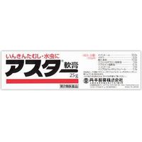 商品説明「アスター軟膏 25g」は、浸透性がよく皮膚病特有のかゆみを緩和する軟膏タイプの水虫治療薬です。チアントールを高濃度に含有。白癬菌などによる寄生性の皮膚疾患にすぐれた効きめをあらわします。効果・効能いんきんたむし、みずむし、ぜにたむし、しらくも用法・用量1日数回患部によくすりこんでください。*患部に水疱ができているようなときは、無理につぶさず、水疱の上から塗布しても充分効果が得られます。●用法・用量に関連する注意(1)患部やその周囲が汚れたまま使用しないでください。(2)目に入らないよう注意してください。万一、目に入った場合には、すぐに水又はぬるま湯で洗い、直ちに眼科医の診察を受けてください。(3)小児に使用させる場合には、保護者の指導監督のもとに使用させてください。(4)外用のみに使用してください。使用上の注意●してはいけないこと(守らないと現在の症状が悪化したり、副作用・事故が起こりやすくなります)次の部位には使用しないでください。(1)目や目の周囲、粘膜(たとえば、口腔、鼻腔、膣等)、陰のう、外陰部等(2)湿疹(3)湿潤、ただれ、亀裂や外傷のひどい患部●相談すること1.次の人は使用前に医師又は薬剤師に相談してください。(1)医師の治療を受けている人(2)乳幼児(3)本人又は家族がアレルギー体質の人(4)薬によりアレルギー症状を起こしたことのある人(5)患部が顔面又は広範囲の人(6)患部が化膿している人(7)「湿疹」か「いんきんたむし、みずむし、ぜにたむし」かがはっきりしない人(陰のうにかゆみ・ただれ等の症状がある場合は、湿疹等他の原因による場合が多い)2.次の場合は、直ちに使用を中止し、この文書を持って医師又は薬剤師に相談してください。(1)使用後、次の症状があらわれた場合関係部位症状皮ふ発疹・発赤、かゆみ、かぶれ、はれ、刺激等(2)2週間位使用しても症状がよくならない場合保管及び取り扱い上の注意(1)直射日光の当たらない湿気の少ない涼しい所に密栓して保管してください。(2)小児の手の届かない所に保管してください。(3)誤用をさけ、品質を保持するため、他の容器に入れかえないでください。(4)使用期限(外箱に記載)を過ぎた製品は使用しないでください。なお、使用期限内であっても開封後は品質保持の点からなるべく早く使用してください。成分成分含量作用チアントール30.0gいんきんたむし、水虫の原因菌に対し抗菌作用を発揮します。不快なかゆみや痛みを鎮めます。幹部の炎症を緩和します。イオウ5.0g角質を軟化させます。いんきんたむし、水虫の原因菌に対し、抗菌作用を発揮します。酸化亜鉛10.0g分泌物を吸着し、患部を乾燥させ治療を促進します。患部の炎症を緩和します。塩酸ジフェンヒドラミン1.0g不快なかゆみや痛みを鎮めます。塩酸ジブカイン0.1g不快なかゆみや痛みを鎮めます。l-メントール1.5g不快なかゆみや痛みを鎮めます。イソプロピルメチルフェノール0.3g雑菌による化膿を防ぎます。添加物としてマイクロクリスタリンワックス、硬化油、流動パラフィン、ワセリン、ステアリルアルコール、ポリオキシエチレン硬化ヒマシ油、香料を含有。リスク区分第2類医薬品製造販売元丹平製薬株式会社大阪府茨木市宿久庄2丁目7番6号使用期限使用期限まで1年以上ある商品をお届けいたしております広告文責株式会社クスリのナカヤマTEL: 03-5497-1571備考■パッケージデザイン等は、予告なく変更されることがあります。■物流センターの在庫は常に変動しております。そのため、ページ更新とご注文のタイミングによって、欠品やメーカー販売終了のため商品が手配できない事態が発生致します。その場合、誠に申し訳ありませんが、メールにて欠品情報をご案内の上、キャンセル対応させていただく場合がございます。■特に到着日のご指定が無い場合、商品は受注日より起算して1~5営業日を目安に発送いたしております。ご注文いただきました商品の、弊社在庫状況等によっては、発送まで時間がかかる場合がございますので、予めご了承ください。また、5営業日以内の発送が困難な場合には、メールにて発送遅延のご連絡と発送予定日のご案内をお送りさせていただきます。