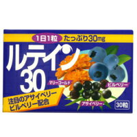 商品説明●注目の成分「ルテイン」を1粒当たり30mg配合しました。●ポリフェノールが豊富なアサイエキス末を30mg配合●ビルベリー、DHA配合【召し上がり方】・健康補助食品として1日1粒を目安に、水などでお召し上がりください。【原材料】ゼラチン、食用油(大豆含む)、DHA含有精製魚油、デキストリン、ビルベリーエキス、アサイエキス、レモン果汁、砂糖、でん粉、グリセリン、着色料(マリーゴールド、トマトリコピン、ヘマトコッカス藻色素)、ミツロウ、乳化剤、酸化防止剤(V.E)、ビタミンC、加工デンプン、ナイアシン、V.E、パントテン酸Ca、安定剤(アラビアガム)、パーム油カロテン、デュナリエラカロテン、V.B1、V.B6、V.A、二酸化ケイ素、葉酸、クエン酸Na、クエン酸、V.D、V.B12【栄養成分】(1粒510mg当たり)エネルギー・・・3.26kcaLたんぱく質・・・0.15g脂質・・・0.26g炭水化物・・・0.09gナトリウム・・・0〜1mgルテイン・・・30mg【注意事項】・乳幼児の手の届かないところに置いてください。・食品アレルギーのある方、薬を服用したり通院中の方は、お召し上がりになる前にお医者様とご相談ください。・食品のため衛生的な環境でお取り扱いください。・高温多湿及び直射日光を避け、涼しい所に保存してください。・本品は原材料の性質上、外観に多少の違いが生じる場合がございます。広告文責株式会社クスリのナカヤマTEL: 03-5497-1571備考■パッケージデザイン等は、予告なく変更されることがあります。■物流センターの在庫は常に変動しております。そのため、ページ更新とご注文のタイミングによって、欠品やメーカー販売終了のため商品が手配できない事態が発生致します。その場合、誠に申し訳ありませんが、メールにて欠品情報をご案内の上、キャンセル対応させていただく場合がございます。■特に到着日のご指定が無い場合、商品は受注日より起算して1~5営業日を目安に発送いたしております。ご注文いただきました商品の、弊社在庫状況等によっては、発送まで時間がかかる場合がございますので、予めご了承ください。また、5営業日以内の発送が困難な場合には、メールにて発送遅延のご連絡と発送予定日のご案内をお送りさせていただきます。