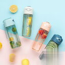 【5と0のつく日限定!1着半額!まとめ買い2枚購入割引クーポン利用で! 】水筒 大容量 運動水筒 500ml ストロー 軽い 透明 通勤 通学 ボトル ジム 体...