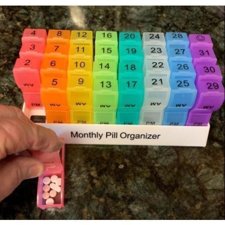【5と0のつく日限定！1着半額！まとめ買い2枚購入割引クーポン利用で！ 】1か月 薬入れ 薬ケース 1ヶ月分 薬箱 大容量 おしゃれ 31日用 飲み忘れ 防止 収納 ピルケース 携帯用 ピルケース 薬 入れる カレンダー