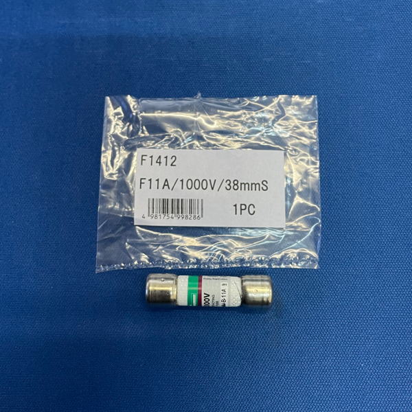F1211 ヒューズ 仕様：11A-1000V サイズ：10x38mm 適合機種：PC700、PC7000、PC710、PC720M ※こちらのヒューズは新型タイプのヒューズになります。旧型タイプのヒューズは、F1199(12.5A-500V)になります。 メーカー：三和電気計器株式会社(SANWA) ※ヒューズはメーカー取り寄せ商品になります。 お急ぎの場合、ご注文前にご確認をお願い致します。 お取り寄せになり、キャンセル・返品はお受け出来ません。