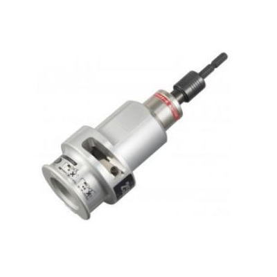 ムキソケ IV 250　DK-MSDIV250 製品重量：407g ●同スケア（sq）ならアダプタ（2種付属）と刃の取付け位置を選ぶことでIV、EM IE/F、HIV線に対応（特許出願中） ●アダプタは電線種類別にわかりやすく色分けし対象電線の記号も刻印、ワンタッチで交換可能 ●アジャスター式で任意の剥き幅を設定可能 ●替刃交換式。調整なし、ネジ1本で簡単交換 ●充電式ドリルドライバーに取付けて簡単スピーディに剥く事が可能 ●手動でも剥きやすいよう指掛かりのある本体デザインを採用 ●電気ドリルおよびインパクトドライバーでの使用はできません ●アダプタなしでは剥くことはできません 仕様 適応ケーブルサイズ：250sq 剥き幅：36〜51mm 対応ドライバー：14.4V　※クラッチの状態でご使用ください 適合刃：L(品番：DK-MSDKBL) 素材 本体：アルミ 刃：スチール メーカー：株式会社TJMデザイン(タジマ・TAJIMA)
