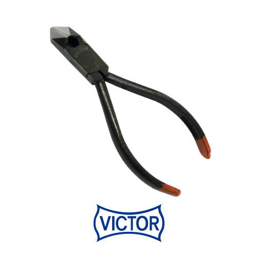 あらゆる電気工事・通信工事の細線や銅線の切断に最適です。 サイズ サイズ A B C D 角度 刃幅 100mm(4in) 110mm 45mm 12mm 8mm 38° 18mm 切断能力 鉄線 切断能力 銅線 製品重量 1.0Φ 1.2Φ 60g 注意感電：非絶縁工具です。通電中(活線)の作業には使用しないで下さい。保護メガネ：安全の為、保護メガネを使用下さい。 メーカー：花園工具株式会社(VICTOR・ビクター)