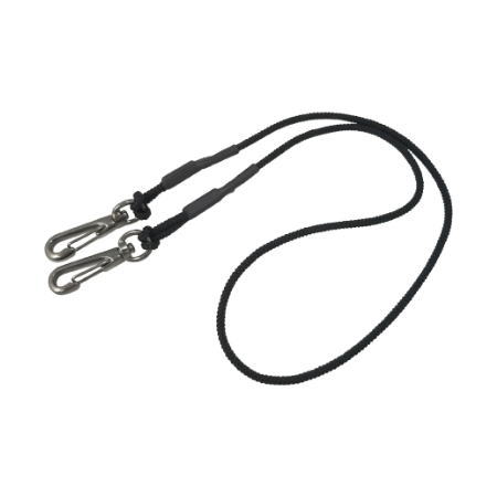 用途 高所作業時の工具などの落下事故防止に。 特長 ・コード部分がスリムになって新登場。 　腰回りに装着した際に邪魔になりません。 ・最大荷重1kg ・金具フックが小さくなって、工具に取り付けやすくなりました。 ・ゴムとヒモを編みこんだ特殊縫製で840mm~最大1,340mmまで伸びる！ ・特殊縫製なのでヘタリにくい。 ・コイルタイプと違い作業時に衣類や腕を挟んだり絡んだりしません！ 仕様 サイズ：840〜1340mm 使用範囲：耐荷重1kg a：840mm〜1340mm メーカー：フジ矢株式会社（FUJIYA CO.,LTD.）