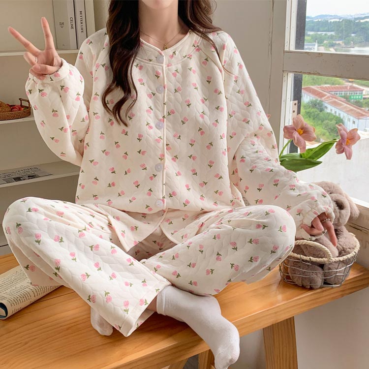マタニティ パジャマ 授乳服 上下セット カップ付き 長袖 キルト 中綿 キルティング ノーカラー ネグリジェ 長袖 前開き ニットキルト ルームウェア パッド入り 入院 妊婦 出産祝い ギフト おしゃれ かわいい 春 秋 冬 冬用