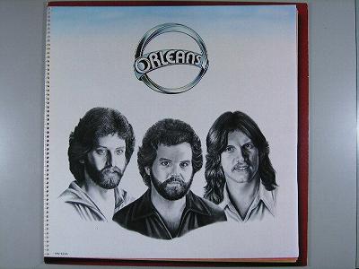 商品情報【種別／分類】LPレコード／洋楽【アーティスト】オーリンズ【タイトル】再会【発売会社／企画番号】ビクター音産／VIM-6226【定価】2500【帯】なし【ジャケ】良好（E+）【歌詞カード】良（E）／軽シミ点少【盤】良好（E+）／(目視チェックと一部試聴)【備考】---／---【ひとこと】出品物について■主に目視チェックと一部試聴です1960年代物は危険と思える箇所は試聴検盤しています■詳しい状態などはご質問ください■かすり傷、見た目以上のダメージもある場合もあります、予めご了承ください■平均以上の出品を心掛けていますが、ピチパチノイズはあるものと思ってください発送／送料について発送方法クロネコネコポス便［補償あり、時間帯指定不可、ポスト投函］【送料：250円】※シングルレコード、CDの場合のみ御利用頂けますゆうパック［補償付、時間帯指定可］送料：600円(※北海道、沖縄を除きます。)お支払方法クレジットカード決済楽天銀行振込代金引換(ゆうパック)◆その他の発送方法にも、可能な限り応じます出品者より◆ 山口県のレコード店サウンズです◆ 主なジャンル 洋楽、邦楽、エレキ、ムード、歌謡曲など多数"