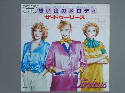商品情報【種別／分類】EPレコード／洋楽【アーティスト】ドゥーリーズ【タイトル】思い出のメロディ【発売会社／企画番号】EPICソニー／07・5P-129【定価】700【帯】---【ジャケ】並（E-）／右上にシール跡【歌詞カード】---【盤】...