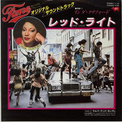 商品情報【種別／分類】EPレコード／洋楽【アーティスト】リンダ・クリフォード【タイトル】レッド・ライト【発売会社／企画番号】ポリドール／7DW-0003【定価】700【帯】---【ジャケ】良好（E+）【歌詞カード】（ジャケ裏に記載）【盤】良（E）／光沢（良好）、軽チリノイズ少、(目視チェックと一部試聴)【備考】---【ひとこと】出品物について■主に目視チェックと一部試聴です1960年代物は危険と思える箇所は試聴検盤しています■詳しい状態などはご質問ください■かすり傷、見た目以上のダメージもある場合もあります、予めご了承ください■平均以上の出品を心掛けていますが、ピチパチノイズはあるものと思ってください発送／送料について発送方法クロネコネコポス便［補償あり、時間帯指定不可、ポスト投函］【送料：250円】※シングルレコード、CDの場合のみ御利用頂けますゆうパック［補償付、時間帯指定可］送料：600円(※北海道、沖縄を除きます。)お支払方法クレジットカード決済楽天銀行振込代金引換(ゆうパック)◆その他の発送方法にも、可能な限り応じます出品者より◆ 山口県のレコード店サウンズです◆ 主なジャンル 洋楽、邦楽、エレキ、ムード、歌謡曲など多数"