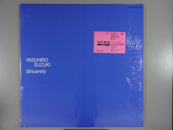 商品情報【種別／分類】LPレコード／邦楽【アーティスト】鈴木康博【タイトル】シンシアリイ【発売会社／企画番号】東芝EMI／ETP-90243【定価】2800【帯】良（E）／シール跡【ジャケ】良（E）／シュリンク包装開封【歌詞カード】良（E）／内袋に歌詞【盤】良（E）／光沢（良）、軽チリパチノイズ、(両面試聴)【備考】---【ひとこと】出品物について■主に目視チェックと一部試聴です1960年代物は危険と思える箇所は試聴検盤しています■詳しい状態などはご質問ください■かすり傷、見た目以上のダメージもある場合もあります、予めご了承ください■平均以上の出品を心掛けていますが、ピチパチノイズはあるものと思ってください発送／送料について発送方法クロネコネコポス便［補償あり、時間帯指定不可、ポスト投函］【送料：250円】※シングルレコード、CDの場合のみ御利用頂けますゆうパック［補償付、時間帯指定可］送料：600円(※北海道、沖縄を除きます。)お支払方法クレジットカード決済楽天銀行振込代金引換(ゆうパック)◆その他の発送方法にも、可能な限り応じます出品者より◆ 山口県のレコード店サウンズです◆ 主なジャンル 洋楽、邦楽、エレキ、ムード、歌謡曲など多数"