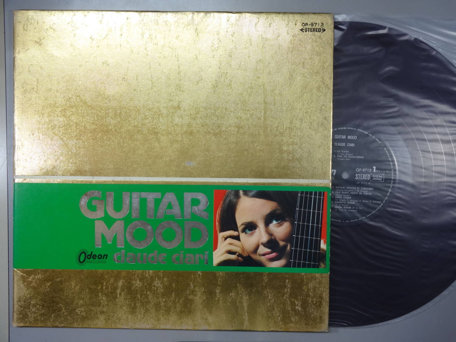 商品情報【種別／分類】LPレコード／ギター【アーティスト】クロード・チアリ【タイトル】ムード・ギターのすべて【発売会社／企画番号】東芝音工／OP-9712【定価】2000【帯】なし【ジャケ】並（E-）／見開きジャケ、金箔ハゲ【歌詞カード】---（見開きジャケ内側に記載）【盤】良（E）／光沢（良）、軽チリパチノイズ、(両面試聴)【備考】---【ひとこと】出品物について■主に目視チェックと一部試聴です1960年代物は危険と思える箇所は試聴検盤しています■詳しい状態などはご質問ください■かすり傷、見た目以上のダメージもある場合もあります、予めご了承ください■平均以上の出品を心掛けていますが、ピチパチノイズはあるものと思ってください発送／送料について発送方法クロネコネコポス便［補償あり、時間帯指定不可、ポスト投函］【送料：250円】※シングルレコード、CDの場合のみ御利用頂けますゆうパック［補償付、時間帯指定可］送料：600円(※北海道、沖縄を除きます。)お支払方法クレジットカード決済楽天銀行振込代金引換(ゆうパック)◆その他の発送方法にも、可能な限り応じます出品者より◆ 主なジャンル 洋楽、邦楽、エレキ、ムード、歌謡曲など多数"