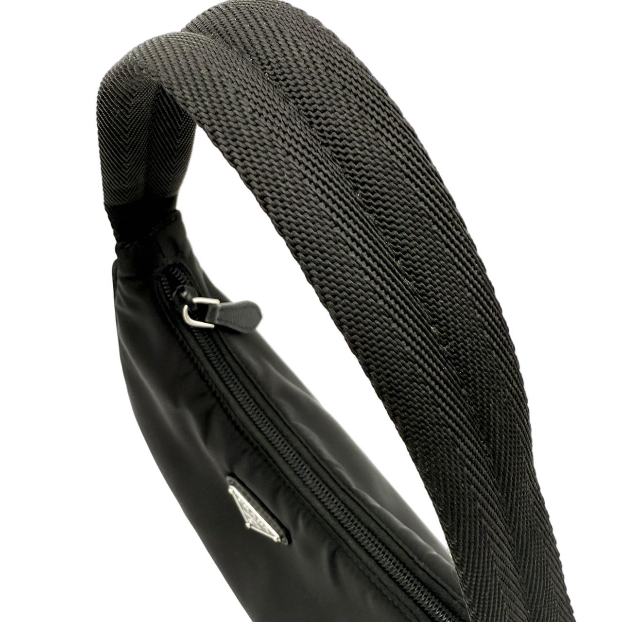 PRADA プラダ Re-Edition 2000 Re-Nylon リエディション 2000 リナイロン ショルダーバッグミニブラック レディースバッグ レディースファッション チャーム ロゴプレート トライアングルロゴ 三角プレート【中古】 sourire1-10000115 Enfinix 楽天市場店 サンプル画像3