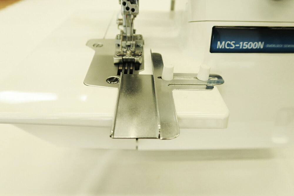 JUKI すそ引き縫い用ガイド（生地ガイド付き） ロックミシン用 品番： 40255755 対応機種：MCS-1500 MO-345DC MCS-1500N/MO-345DCN