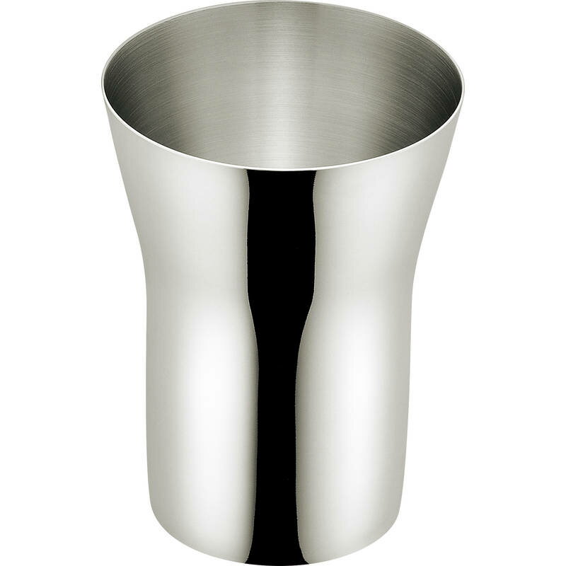 熟練の技巧 信頼の日本製古くから金属加工が盛んな新潟県燕市。ものづくりの伝統に育まれた職人たちの旺盛な研究心と高度な技術が、地域の産業を支え、燕ブランドを世界に発信し続けています。磨きだけではない、匠の技が光るタンブラー。【パッケージサイズ】80×118×80mm【内容】φ75×103mm・300mL【材質】18-8ステンレス鋼（表面ミラー仕上げ）【生産国】日本【パッケージ形態】化粧箱入燕熟の技 ステンレスタンブラー300mL EJES-250