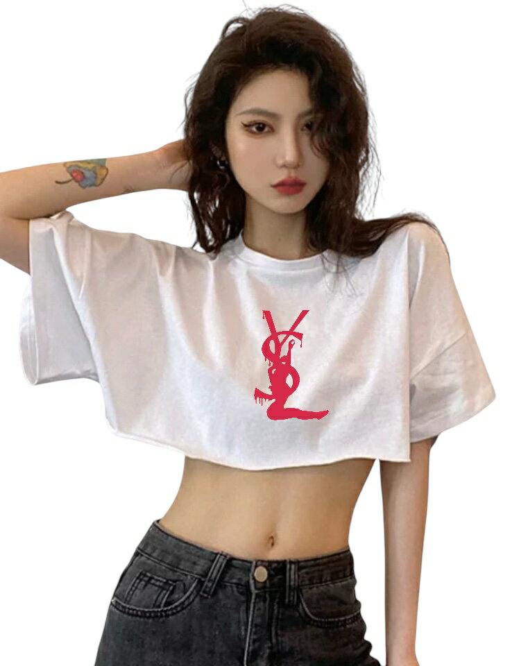 Rakuten - Tシャツ tシャツ レディース へそだし ヘソ出し 切りっぱなし 春 夏 半袖 お洒落 ストリート系 白 HIPHOP ロゴ かわいい シンプル プレゼント 誕生日 ギフト 彼女 B系 セクシー 筋トレ 運動 ダンス衣装 文化祭 学生 プレゼント 誕生日 韓国 韓国ファッション Tiktok 動画用