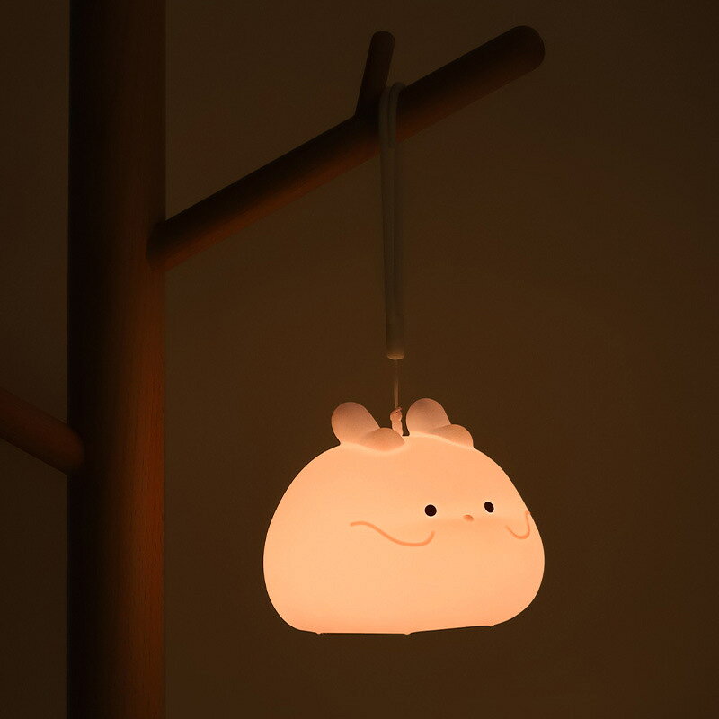小さなお子様をお持ちのママのナイトライトとしてもおすすめです。夜間のおむつ替えや授乳時の明かりとしても大活躍。段階調節できる優しい明かりで赤ちゃんにもママにもうれしい照明です。※説明書は外国語となります。※配送または仕入状況により商品の箱に凹み、スレ等がある場合がございます。パッケージ不良による交換返品は対応出来かねますので、ご了承をお願いします。