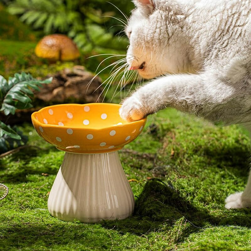 sozoのペットボウル 猫用 フードボウル キノコ型 陶器製 ハイタイプ 首にやさしい 傾斜設計 吐き戻し防止 食べやすい 高さあり ペット食器 かわいい おしゃれ 卓上 プレゼント 人気｜アングル3