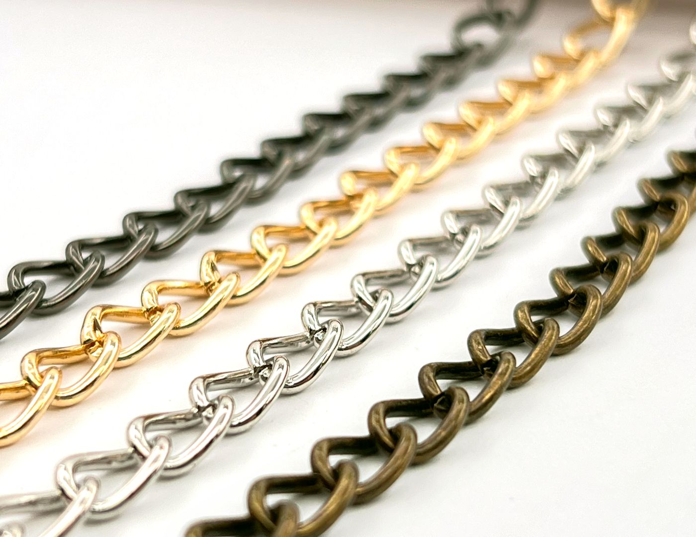 「T-E5」 持ち手チェーン E ヒネリ　幅5mm　110cm　線径1.2mm　長さ 110cm　持ち手 ショルダーチェーン　バッグ用チェーン　金具　1.1m　110センチ　チェーンのみ