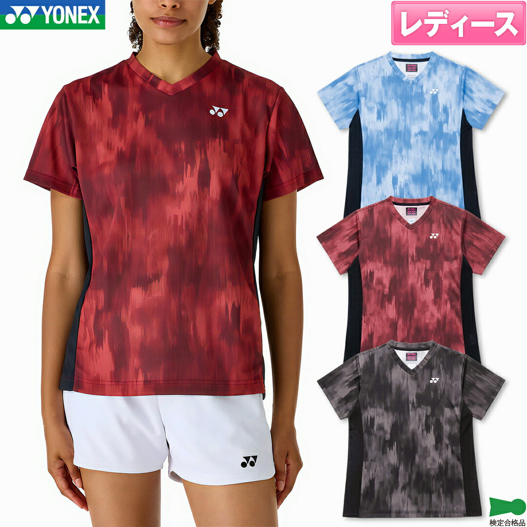 メーカー希望小売価格はメーカーカタログに基づいて掲載していますHOT LINK商　　　品　　　説　　　明YONEX(ヨネックス)の女性用ゲームシャツです。日本バドミントン協会審査合格品※日本ソフトテニス連盟の着用基準に遵守しておりますが、大会によっては使用が認められていない場合がございます。各都道府県連盟にご確認ください。商品番号20984性　　別WOMEN：ウィメンズ機能・特徴 ベリークール暑さ対策に。キシリトール効果の涼感「ベリークール」衣服内温度を−3℃低く保つクーリング効果を実現。 UVカット・吸汗速乾・制電素　　材ポリエステル100％カ ラ ーブラック(007)ディープレッド(404)パステルブルー(664)備　　考※掲載写真と実際の商品では、多少色具合が異なる場合がございます。配送方法についてこの商品はメール便（ネコポス）で発送いたします。（一部例外的に宅配便となる場合がありますので、必ずこちらをお読みください）キーワードバドミントン テニス ソフトテニス 硬式テニス 軟式テニス スカッシュ ユニフォーム ゲームシャツ ゲームウェア バドミントンウェア テニスウェア 検定合格品 2026 春夏在　庫　に　つ　い　て当店は他店舗・実店舗も運営しており、在庫を共有しています。また在庫表示はメーカーの在庫数も含めて掲載しているため、受注後に在庫の確保をおこない、結果をメールでご連絡をさせていただいております。在庫情報の表示については万全を期しておりますが、注文のタイミングによっては、「在庫有り」と表示されていた場合でも在庫切れとなっていることがございます。またメーカー取り寄せとなる商品は、ご注文をいただいてから商品を確保するため、発送までにお時間をいただきます。（通常5〜10営業日以内に発送）場合によってはメーカーに在庫がなく商品をご用意することが出来ない場合がございます。そのような場合、お客様には大変申し訳ございませんが、ご注文のキャンセルをさせていただきます。あらかじめご了承のうえ、ご注文くださいませ。