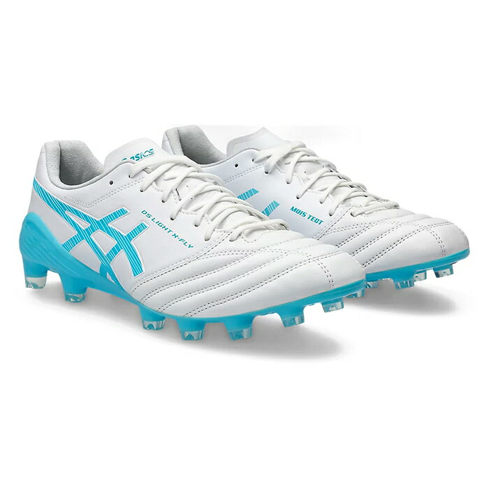 asics アシックス サッカースパイク 大人 メンズ 人工芝 天然芝メーカー：アシックス (asics)品名：DS LIGHT X-FLY 5品番：1101A047-103●アッパー 人工皮革/天然皮革/合成樹脂●アウトソール 合成底（ナイロン）・合成底（ウレタン）●ミッドソール 合成樹脂(取替式)●ワイズ STANDARD●カラー White/Aquarium●対応グラウンド 土・天然芝・人工芝●生産国 Vietnam外付けヒールカウンター搭載のカンガルーレザーエリートモデルDS LIGHTシリーズの特徴である「素足感覚」に加え、かかとのホールド性を追求しています。激しい動きの中でも高いパフォーマンスを発揮できるよう、ヒールカウンターの形状をアップデートし、安定性を高めています。かかとの骨の中で一番大きな踵骨をしっかりとホールドするよう、ヒールカウンターを配置しています。また、かかとに体重がかかったときにも適切にホールドするよう、厚みも調整しています。アッパー（甲被）前部にはプラチナムカンガルーレザーを採用しています。内部のフォーム材は低密度から高密度に変更、厚みは3mmから4mmに変更し、高級感と触ったときに感じるやわらかさを追求しました。雨天使用後でも硬化しにくい MOIS TECT （モイステクト）加工も施しています。ソール内側には、凹形状の意匠を入れることで剛性を弱め、外側には凸形状の意匠を入れることで、剛性を強めています。内側と外側の強度のバランスにより内ねじれを許容しつつ、外ねじれを抑える新意匠を採用しています。キーワード: asics アシックス サッカースパイク 大人 メンズ 人工芝 天然芝当店は他ネット店舗と在庫を共用しております。在庫更新のタイムラグの為に販売できない可能性があります。万が一、在庫切れの際はご容赦下さいませ。