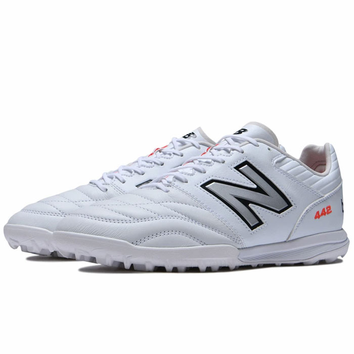 メーカー：ニューバランス (NewBalance)品名：442 V2 PRO TF品番：MS41TWT22E●アッパー人工皮革、天然皮革●アウトソールゴム底●ミッドソール合成底●ワイズ2E●カラーWHITE●対応グラウンド土・人工芝・天然芝妥協することなく努力を続けるプレーヤーに向けた「442」の第二世代モデル。最上級の履き心地と安定性を目的にしたオーセンティックなシルエット。耐久性の高いハイグレードのフルグレインレザーアッパー、履き心地をトータルに高めたプロラスト、FuelCellミッドソール、フルグラウンドコンタクトのターフソールを搭載。キーワード: NewBalance ニューバランス 442 V2 PRO TF サッカー フットサル トレーニングシューズ トレシュー 土 人工芝 天然芝 ターフ当店は他ネット店舗と在庫を共用しております。在庫更新のタイムラグの為に販売できない可能性があります。万が一、在庫切れの際はご容赦下さいませ。
