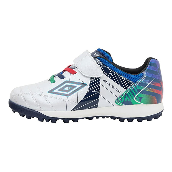 メーカー：アンブロ (umbro)品名：アクセレイター SB J WIDE RK品番：UF6SCST4J-WHNV●アッパー合成皮革・合成繊維●アウトソールゴム底●ワイズワイド●カラーホワイト/ネイビー/ネイビー●対応グラウンドターフコート ●生産国ミャンマー『ACCERATOR』シリーズのスタータープレーヤー向けシューズ。日本国内企画のラスト。アンブロが持つフィッティングサポートファンクションのAフレームをグラフィックデザインで表現。インステップキック時のインパクトを意識しやすいプリント加工を採用。104本のラバースタッドでグリップし、屈曲性を考慮したアウトソールを採用。Aフレームプリントデザインを採用。耐久性に考慮した着脱が容易な1本ベルト仕様。アッパー材全体に耐久性のある合成皮革を採用。クッション性と反発性を考慮したインジェクションEVAをミッドソールに採用。取り外し可能なEVAカップインソール。1994年アメリカW杯当時にアンブロを着用していたイングランド・メキシコ・ブラジルそれぞれの国旗のカラーでグラフィックを表現。●キーワード: umbro アンブロ ACCERATOR アクセレイター サッカー フットサル トレーニングシューズ トレシュー ターフ ジュニア Jr キッズ 子供当店は他ネット店舗と在庫を共用しております。在庫更新のタイムラグの為に販売できない可能性があります。万が一、在庫切れの際はご容赦下さいませ。