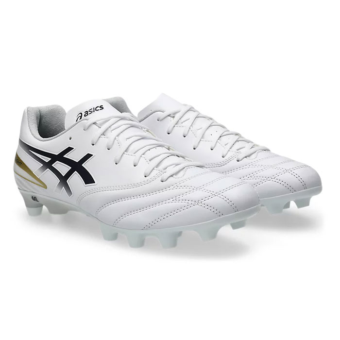 メーカー：アシックス (asics)品名：DS LIGHT ADVANCE WIDE品番：1103A125-103●アッパー人工皮革(合成皮革)・合成樹脂●アウトソール合成底(ウレタン)●ワイズWIDE●カラーWhite/Midnight●対応グラウンド天然芝・人工芝・土●生産国ベトナム製耐久性はそのままにフィット感を高めた NEW DS LIGHT ADVANCEDS LIGHT ADVANCEは、耐久性と快適性、パフォーマンスの向上を求める上級者から初心者までのサッカー選手に適しています。マイクロファイバー人工皮革をアッパー前足部に採用し、やわらかな履き心地でありながら耐久性にも優れています。さらに、fuzeGELテクノロジーが、ストップやスタート時の衝撃を軽減し、長時間のプレーでも足への負担を軽減するよう設計されています。キーワード: asics DS LIGHT ADVANCE WIDE アシックス サッカー スパイク シューズ 天然芝 人工芝 土 大人 メンズ レディース当店は他ネット店舗と在庫を共用しております。在庫更新のタイムラグの為に販売できない可能性があります。万が一、在庫切れの際はご容赦下さいませ。