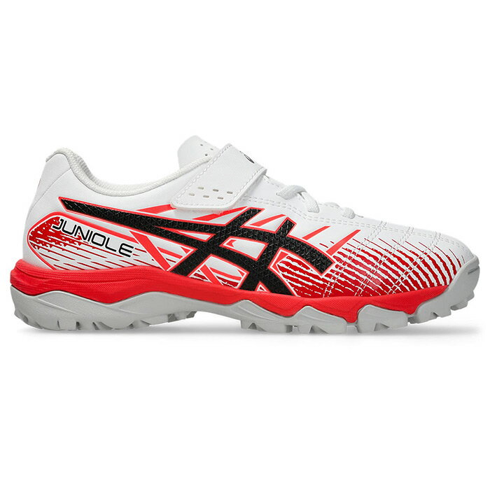 メーカー：アシックス (asics)品名：JUNIOLE 7 TF品番：1104A056-102●アッパー人工皮革(合成皮革)●アウトソールゴム底●カラーWHITE/FLASH RED●対応グラウンドターフコート ●生産国ベトナム2026年6月発売ジュニアプレーヤーのためのアウトドア用ファーストサッカートレーニングシューズ。JUNIOLE 7 TF は、成長中の子供の足をサポートするためにキッズ専用ラストで設計されており、ベルトでフィット感を調節可能。アッパーに内蔵した成型ヒールカウンターでかかとをしっかりとサポートし、アウターソール前足部の屈曲溝により走りやすく。●キーワード: asics アシックス JUNIOLE ジュニオーレ サッカー フットサル トレーニングシューズ トレシュー ジュニア Jr キッズ 子供当店は他ネット店舗と在庫を共用しております。在庫更新のタイムラグの為に販売できない可能性があります。万が一、在庫切れの際はご容赦下さいませ。