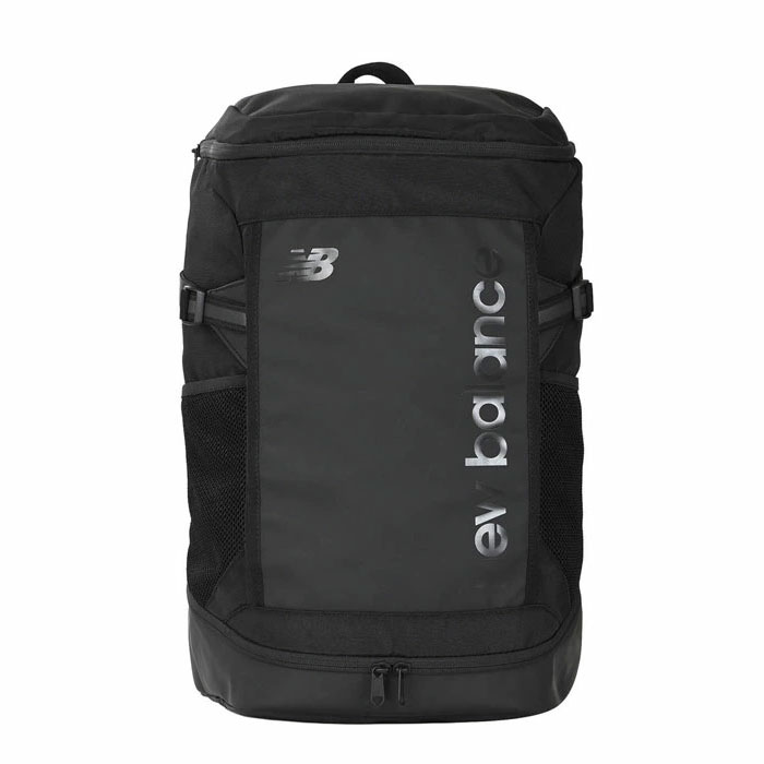 メーカー：ニューバランス (NewBalance)品名：トップローディングバックパック35L品番：AC3021S-BK●素材ポリエステル、合成皮革●カラーブラック●生産国ベトナム製●サイズW33×H50×D22cm耐久性に優れた600D生地を使用し、マット調のPUコーディング＆撥水ファスナーで水や汚れにも強い仕様。メインルームにはノートPC用ポケットと水筒ホルダー、天蓋にファスナー付きポケット、左右のメッシュポケット、早朝・夜間の視認性を高めるリフレクトテープなど機能性抜群。●キーワード: NewBalance ニューバランス トップローディングバックパック35L サッカー フットサル リュック 大人 学生 スポーツ トレーニング 通学 通勤当店は他ネット店舗と在庫を共用しております。在庫更新のタイムラグの為に販売できない可能性があります。万が一、在庫切れの際はご容赦下さいませ。
