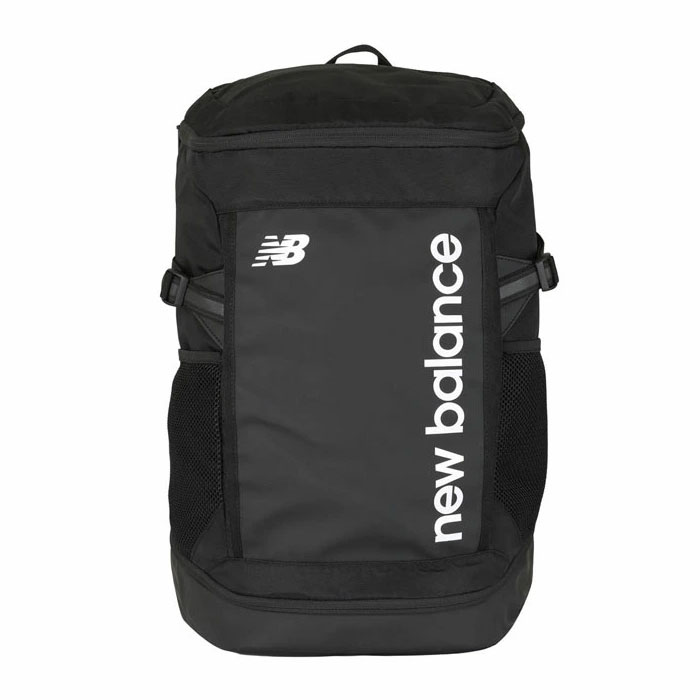 メーカー：ニューバランス (NewBalance)品名：トップローディングバックパック35L品番：AC3021S-BKW●素材ポリエステル、合成皮革●カラーブラック×ホワイト●生産国ベトナム製●サイズW33×H50×D22cm耐久性に優れた600D生地を使用し、マット調のPUコーディング＆撥水ファスナーで水や汚れにも強い仕様。メインルームにはノートPC用ポケットと水筒ホルダー、天蓋にファスナー付きポケット、左右のメッシュポケット、早朝・夜間の視認性を高めるリフレクトテープなど機能性抜群。●キーワード: NewBalance ニューバランス トップローディングバックパック35L サッカー フットサル リュック 大人 学生 スポーツ トレーニング 通学 通勤当店は他ネット店舗と在庫を共用しております。在庫更新のタイムラグの為に販売できない可能性があります。万が一、在庫切れの際はご容赦下さいませ。