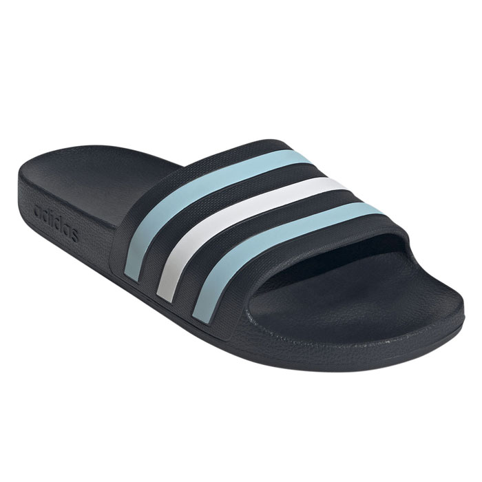 メーカー：アディダス (adidas)品名：adidas アディレッタ アクア サンダル品番：HQ2452●素材アッパー/合成樹脂アウトソール/合成底●カラーナイトネイビー/アイシーブルー/フットウェアホワイトプールの後にさっと履ける、シャワーにも対応したサンダル。シンプルなデザインのスリップオンに、スリーストライプスがアディダスらしさを際立たせる。やわらかなクッショニングが、疲れた足を心地よく包み込む。●キーワード: adidas アディレッタ アクア サンダル スポーツ アウトドア レジャー メンズ レディース ユニセックス スリッパ シャワーサンダル スポーツサンダル レギュラーフィット 速乾素材当店は他ネット店舗と在庫を共用しております。在庫更新のタイムラグの為に販売できない可能性があります。万が一、在庫切れの際はご容赦下さいませ。
