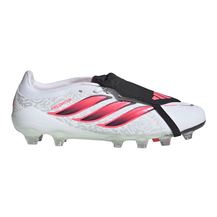 メーカー：アディダス (adidas)品名：PREDATOR PRO FT HG/AG JAPAN品番：KH6261●アッパー合成繊維・合成樹脂●アウトソール合成底●ワイズレギュラー●カラーCloud White / Solar Turbo / Core Black●その他仕様ラスト：ジャパンマイクロフィットラスト●対応グラウンド土・人工芝・天然芝2026年7月発売コントロール性能と革新性を兼ね備えた、プレデター PRO フォールディングシュータン HG/AG サッカースパイク。ゴールへの執着を原動力に、精度とパワーを求めるプレーヤーのために設計されている。アイコニックなフォールディングシュータンが安定したボールコンタクトを支え、先進的なナノストライクプロ メッシュアッパーがフィット感とグリップ力の連動を高める。やわらかさと軽さに加え、ハプティックゾーンが正確なシュートをサポート。ハードグラウンドに対応する設計。合成アウトソールとスタッド配列が安定性とグリップ力を発揮し、次のプレーへの準備を支える。ミッドフットに搭載したPowerspineテクノロジーが力強いシュートを後押し。重要な場面で優位に立てる。シューレースでフィット感を調整し、激しいプレー中も快適な履き心地をキープできる。細部までパフォーマンスを追求し、ゴール前で主導権を握るプレーを支える設計。次世代のテクノロジーを凝縮したこのスパイクで、プレーの質を引き上げよう。キーワード: adidas アディダス PREDATOR プレデター サッカー スパイク シューズ 土 人工芝 天然芝 大人当店は他ネット店舗と在庫を共用しております。在庫更新のタイムラグの為に販売できない可能性があります。万が一、在庫切れの際はご容赦下さいませ。