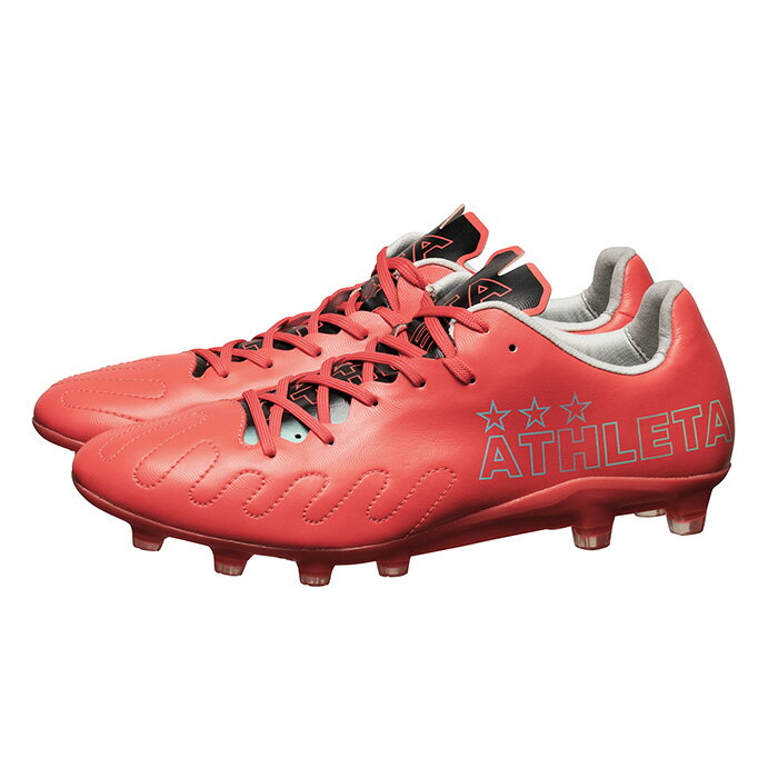メーカー：アスレタ (ATHLETA)品名：Proxima Nua品番：10031-FRE●アッパーマイクロファイバー人工皮革×合成繊維●アウトソール合成樹脂底(ナイロン×ポリウレタン)●中底合成樹脂(二硬度)●中敷き取替式(グリップタイプ)●カラーFRE(51)●その他仕様重さ：約190g/26.0cm●対応グラウンド土・人工芝・天然芝2026年秋冬モデルミニマルを徹底した素材構成と独自アッパーパターン形状で、新たなパフォーマンスプロダクトの在り方を示すアスレタ史上最軽量モデル。小指側のハトメ穴位置を改めた独自アッパーパターンを採用。指周りの圧迫を軽減し、シューズ内での指の可動を促し快適性とパフォーマンス向上に結びつけます。小指側のハトメ穴位置を改めた独自アッパーパターンを採用。指周りの圧迫を軽減し、シューズ内での指の可動を促し快適性とパフォーマンス向上に結びつけます。柔軟性に富んだマイクロファイバー表面に独自のONE STROKE ステッチ。ボールタッチフィーリングを向上させる連続した特徴的隆起ディテール。反発性と軽量性が特徴のPEBAXと耐久性に優れるPU のコンビネーションアウトソール。複数種類のスタッド形状が各エリアで機能しグリップ性能を発揮します。ヒール内側の必要な部分のみに採用したシンセティックヌバックエリアが、かかとに柔らかく接しながらも、高いグリップ性能を発揮します。●キーワード: ATHLETA アスレタ Proxima Nua プロキシマ ヌア サッカー スパイク シューズ 大人当店は他ネット店舗と在庫を共用しております。在庫更新のタイムラグの為に販売できない可能性があります。万が一、在庫切れの際はご容赦下さいませ。
