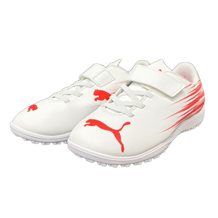 メーカー：プーマ (PUMA)品名：アタッカント 2 TT V Jr品番：108499-10●アッパー人工皮革●アウトソールゴム底●カラーPUMA White-ultra RED●対応グラウンド天然芝・人工芝・土自信とスタイルを持って試合に臨み、スピードと正確さでコートを支配するプレーヤーのために作られたアタッカントIIフットボールブーツ。大胆でダイナミックなグラフィックとソフトな合成アッパーで、あらゆる足の動きを素早くコントロールできます。8才以上のお子様におすすめのサイズです。キーワード: PUMA プーマ アタッカント 2 TT V Jr トレーニング トレシュー ターフ 天然芝 人工芝 土 ジュニア キッズ こども当店は他ネット店舗と在庫を共用しております。在庫更新のタイムラグの為に販売できない可能性があります。万が一、在庫切れの際はご容赦下さいませ。