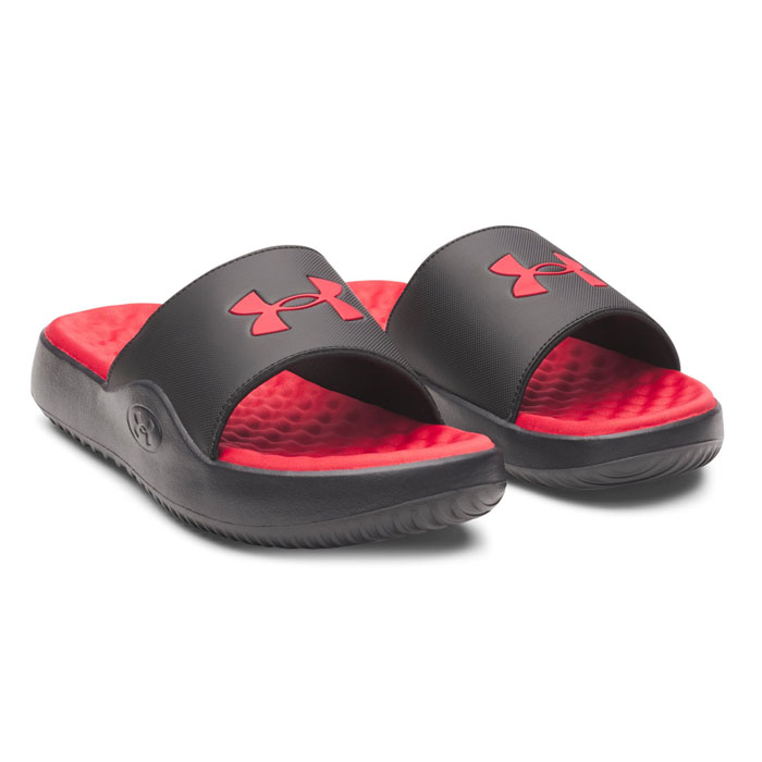 メーカー：アンダーアーマー (UNDERARMOUR)品名：サンダル UAイグナイトプロ8 フィックス品番：6010383-002●アッパー合成樹脂●アウトソール合成樹脂●ワイズD相当●カラーBlack/Black/Red●生産国インドネシア製トレーニング後の足を、至福の心地よさで包み込む。足裏に吸い付くようなメモリーフォームが、単なる心地よさだけでなく、ワークアウト直後の足にかかる圧力を効果的に分散。ハードなトレーニングで酷使した足を、ストレスから解放する。一歩踏み出すたびに感じる、まるでカスタムメイドのようなフィット感が、理想的なリカバリーをサポートする。・足当たりの良いフォームを裏地につけた調整可能なストラップを採用・快適性を重視した2層構造のパフォーマンス4Dフォームを使用したフッドベット・足の形状を考慮したパッドの意匠はが更にクッション性能を高める・改良されたEVAアウトソールは、踵に耐久性のあるトラクションポッドを備え、軽量でクッション性と快適性を実現キーワード: UNDERARMOUR アンダーアーマー スリッパ サンダル UAイグナイトプロ8 フィックス アウトドア シューズ シャワーサンダル スポーツ 大人 メンズ当店は他ネット店舗と在庫を共用しております。在庫更新のタイムラグの為に販売できない可能性があります。万が一、在庫切れの際はご容赦下さいませ。