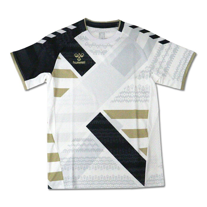 メーカー：ヒュンメル (hummel)品名：PROプレマッチシャツ品番：HAP1232-10●素材本体：ポリエステル100%リブ部分：ポリエステル100%●カラーホワイト●生産国中国製●サイズM/L/O2026年秋冬モデル汗を逃して、ドライ感をキープするBEE DRYシリーズ。ヒュンメルやデンマーク、シーズンコンセプトなど様々な要素を組み込んだ、試合前のアップ時に着用するプラクティスシャツ。汗をかいたときの肌への張り付きを軽減する肌面撥水糸を使用した素材を採用。スリムシルエット/吸汗速乾/UVカット●キーワード: hummel ヒュンメル サッカー フットサル プラクティスシャツ プラシャツ 半袖 ウォームアップ トレーニングウェア 大人 当店は他ネット店舗と在庫を共用しております。在庫更新のタイムラグの為に販売できない可能性があります。万が一、在庫切れの際はご容赦下さいませ。