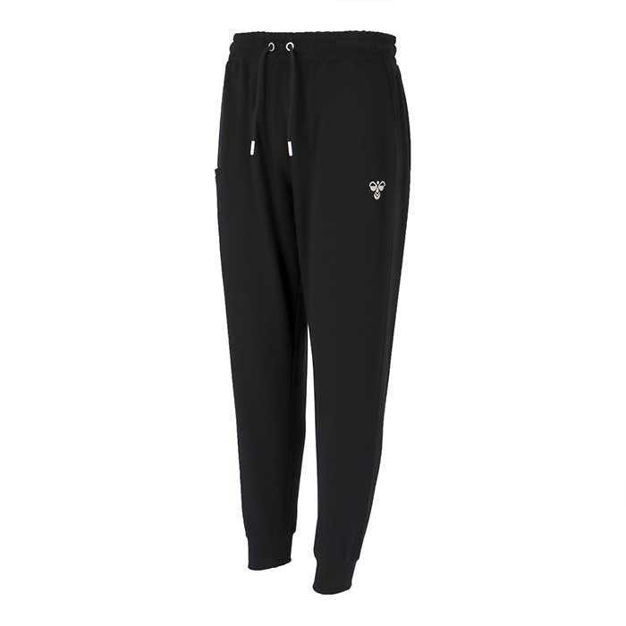 メーカー：ヒュンメル (hummel)品名：hummel PLAY スウェットパンツ品番：HAP8309P-90●素材本体：ポリエステル100%リブ部分：ポリエステル100%ベルト裏部：ポリエステル100%●カラーブラック●生産国中国製●サイズM:ウエスト70/ヒップ106/股下65/裾幅12.5L:ウエスト74/ヒップ110/股下68/裾幅13O:ウエスト78/ヒップ114/股下71/裾幅13.5(cm)2026年秋冬モデルストレッチ性がありソフトな風合いの裏毛素材を使用したスウェットロングパンツ。吸汗速乾、UVカット機能。●キーワード: hummel ヒュンメル スウェット パンツ ロングパンツ 裏毛 吸汗速乾 UVカット スポーツ カジュアル 大人 メンズ当店は他ネット店舗と在庫を共用しております。在庫更新のタイムラグの為に販売できない可能性があります。万が一、在庫切れの際はご容赦下さいませ。