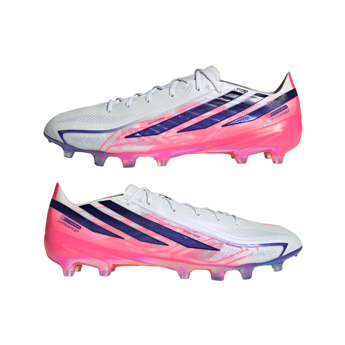 メーカー：アディダス (adidas)品名：F50 HYPERFAST ELITE AG品番：KJ6089●アッパー合成繊維・合成樹脂●アウトソール合成底●ワイズレギュラー●カラーCloud White / Solar Purple / Solar Turbo●対応グラウンド人工芝●生産国ベトナム製2026年7月発売F50 ハイパーファスト ELITE AG サッカースパイクで、自分の可能性を解き放て。ギアの品質やパフォーマンスに妥協しないプレーヤーのために磨き上げられたモデル。スピードとボールコントロールを追求したコンセプトをもとに、アイコニックなデザインと革新的な機能を組み合わせている。高い適応性を備えたHaloskin+アッパーは、軽量でミニマルなデザインが特徴。精密なグリップコーティングにより、重要な場面で頼れるタッチをもたらす。タイトすぎず、ゆるすぎないレギュラーフィットに、シューレースによるフィット調整機能を搭載し、プレー中もブレないホールド感を提供する。素早いカットインや方向転換に追従するHalocage+スキンを備え、Haloshell+エンジニアードメッシュがプレーを後押しする。合成素材のアウトソールが安定したグリップ力を発揮し、固定式スタッドが圧力を均一に分散。人工芝の上でもスムーズなプレーを支える。シグネチャーのアディダス スリーストライプスをあしらったスタイリッシュなスパイクで、ピッチに革命的な瞬間を刻み込め。キーワード: adidas F50 サッカー スパイク シューズ 人工芝 大人 F50 HYPERFAST ELITE AG当店は他ネット店舗と在庫を共用しております。在庫更新のタイムラグの為に販売できない可能性があります。万が一、在庫切れの際はご容赦下さいませ。
