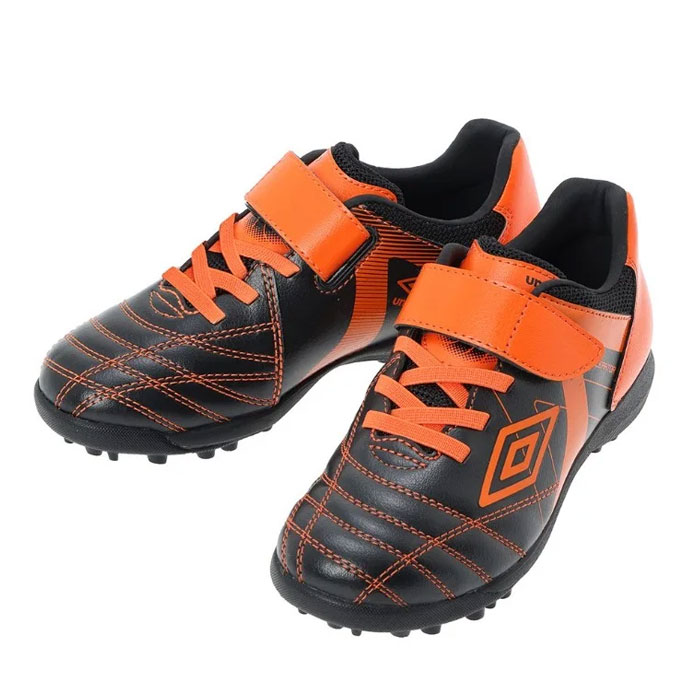 アンブロ アクセレイター SB JR WIDE umbro トレーニングシューズ トレシュー ターフ シューズ 天然芝 人工芝 土 こども キッズ ジュニア BLACK/ORANGE/BLACK (UF6FCST2J-BKOR)