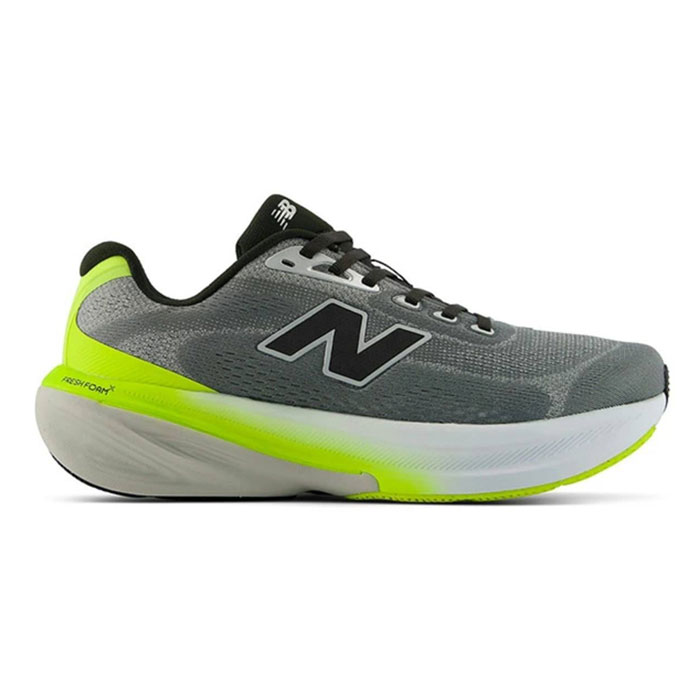 メーカー：ニューバランス (NewBalance)品名：Fresh Foam X 860 v15品番：M8604OB2E●アッパー合成繊維●アウトソールゴム底●ミッドソール合成底●ワイズ2E●カラーGLAY/LIME走行時の安定性に優れたスタビリティモデル｢Fresh Foam X 860 v15｣に、シーズナルカラーが登場。厚みを見直し、硬度の異なる2種類の素材を組み合わせた2層構造のミッドソールが、足の形状に沿う新形状のEVAボードと連動し、快適な走行をアシスト。カップ形状の踵部がブレの抑制とフィット感を提供し、接地面を改良したヒール構造が安定性と足抜けの良さを発揮。キーワード:野球 NewBalance ニューバランス ランニングシューズ Fresh Foam X 860 v15 ランシュ ランニング ウォーキング ジョギング 靴 メンズ 大人 スポーツ トレーニング