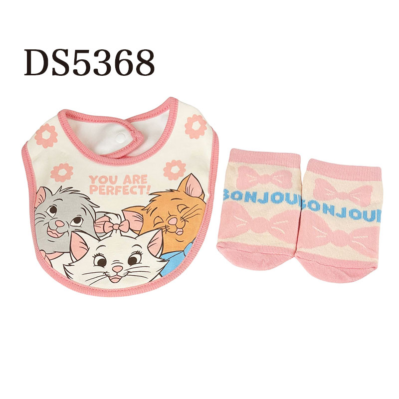 [公式] Disney ディズニー おしゃれキャット ベビーセット なかよし DS5368 スモール・プラネット 出産祝い ギフト プレゼント 赤ちゃん スタイ よだれかけ ビブ ソックス 靴下 キャラクター かわいい マリー ベルリオーズ トゥルーズ 猫 cat