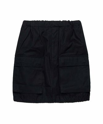 返品の条件について ・購入時の状態である必要がございます。 ・返品にかかる送料はお客様負担となります。 ・返品交換可能な商品である必要がございます。 こちらは、一緒がうれしい♪おしゃれな親子ペアコーデ可能なサイズ展開をご用意しております。※14Y・16Yサイズは大人も着用可能なサイズ感となっております。 MM6 Maison Margiela エムエム6 メゾン マルジェラ ベルギー出身のファッションデザイナー、マルタン・マルジェラが1988年パリにて設立した「Maison Margiela（メゾン マルジェラ）」のライン。 コンセプトごとに0から23のナンバーが振られている内のライン6「女性のための衣服（ガーメント）」が独立する形で「MM6 Maison Margiela（エムエム6 メゾン マルジェラ）」となる。 コレクションラインと比べると、MM6はより実用的でデイリーユースしやすいデザイン、素材、価格帯となり、シンプルかつベーシックよりなアイテムが特徴。 女性らしさを表現したデイリーなコンテンポラリーウェアを展開する。 2014年より、John Galliano（ジョン・ガリアーノ）がクリエイティブ・ディレクターに就任。 フェミニンでロマンチックなコレクションが得意なクチュリエとして知られるガリアーノが、「脱構築（ディコンストラクション）」などのキーワードを打ち出してきたアバンギャルドなマルジェラを引継ぎ、双方の相乗効果がより一層期待されている。 《サイズ詳細》 12Y 約(ウエスト61.0 ヒップ96.0 スカート丈 47.5)cm 14Y 約(ウエスト65.0 ヒップ100.0 スカート丈51.0)cm 16Y 約(ウエスト69.0 ヒップ104.0 スカート丈53.0 )cm 《素材》 綿100% 《ATTENTION》 商品写真はできる限り現品を再現するように心がけていますが、ご利用のモニターにより差異が生じます。 サイズや重さなどに多少の個体差が生じる場合がございます。 製品の仕様およびデザインは改善等のため、予告なく変更する場合がございます。 メーカー希望小売価格はメーカーサイトに基づいて掲載しています