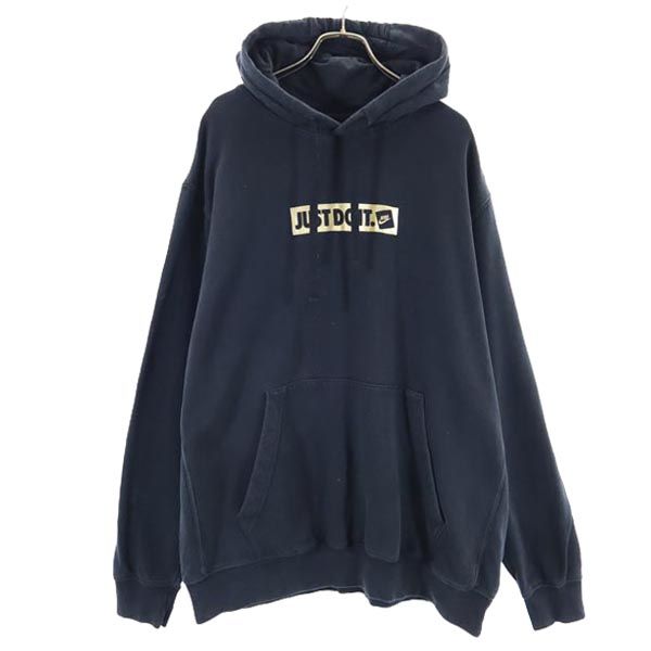 ナイキ ロゴプリント スウェットパーカー L 黒 NIKE メンズ 【中古】 【230421】 【詳細】フードや袖口、端々が擦れて少し白っぽくなっており、毛羽立ちがございます。着用による若干のシワ、色褪せあり、それ以外は目立ったダメージはありません。 コンディションについて サイズ表記L 着丈69cm 身幅65cm 袖丈66cm 肩幅53cm 素材コットン80％ 他※詳細は画像参照、もしくはお問い合わせお願い致します。 カラー黒 商品番号quj-fre-62834-mtr サイズガイドはこちら ※サイズに関しまして実寸も参考にお願いいたします。(サイズ不明、男女どちらか不明、紳士服のサイズ表記など当店でもサイズがわからない商品がありますので実寸サイズのご確認をお願い致します。) ※男女兼用や男女不明な商品がありますがモールカテゴリでは男女どちらか選択をしなければなりませんのでご不明な点はお問い合わせお願い致します。 ※商品は写真のものがすべてとなります。 ※素材表記はなるべく写真にて収めていますが、欠損、不明な点があればお問い合わせください。 ※状態は当社独自の基準です。 ※測定値の若干の誤差はご了承ください。 ※「在庫有り」の表示であっても、必ずしも在庫を保証するものではありません。 掲載商品について、他モールとも在庫を共有しております。 完売の場合は、誠にご迷惑をお掛けいたしますが、ご注文をキャンセルさせていただく場合がございます。予めご了承ください。