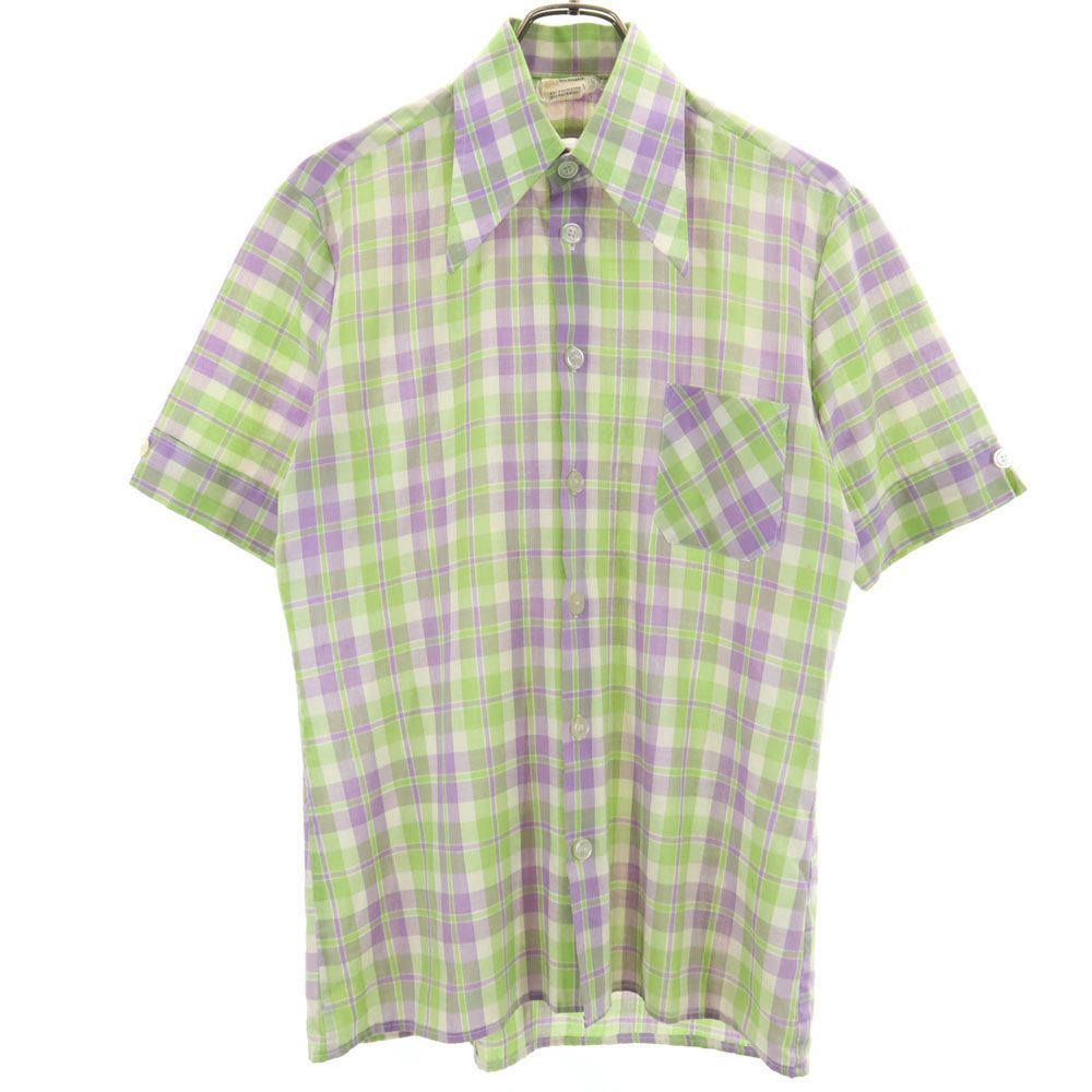 ブティック 70s ヴィンテージ 半袖 チェックシャツ 黄緑 他 BOUTIQUE メンズ 【中古】 【240502】 メール便可 【PD】 【詳細】70年代頃のチェックシャツになります。ブランドタグがほつれています。袖やポケット近く、裾など所々にシミ汚れ、襟ぐりに擦り切れあり。古着にご理解の上ご購入をお願い致します。 コンディションについて ブランドブティック / BOUTIQUE アイテムチェックシャツ サイズ表記不明 着丈72cm 身幅52cm 袖丈25cm 肩幅43cm 素材ポリエステル65％ 他※詳細は画像参照、もしくはお問い合わせお願い致します。 カラー黄緑 他 商品番号bobr-fre-87660-mss サイズガイドはこちら ※サイズに関しまして実寸も参考にお願いいたします。(サイズ不明、男女どちらか不明、紳士服のサイズ表記など当店でもサイズがわからない商品がありますので実寸サイズのご確認をお願い致します。) ※男女兼用や男女不明な商品がありますがモールカテゴリでは男女どちらか選択をしなければなりませんのでご不明な点はお問い合わせお願い致します。 ※商品は写真のものがすべてとなります。 ※素材表記はなるべく写真にて収めていますが、欠損、不明な点があればお問い合わせください。 ※状態は当社独自の基準です。 ※測定値の若干の誤差はご了承ください。 ※「在庫有り」の表示であっても、必ずしも在庫を保証するものではありません。 掲載商品について、他モールとも在庫を共有しております。 完売の場合は、誠にご迷惑をお掛けいたしますが、ご注文をキャンセルさせていただく場合がございます。予めご了承ください。